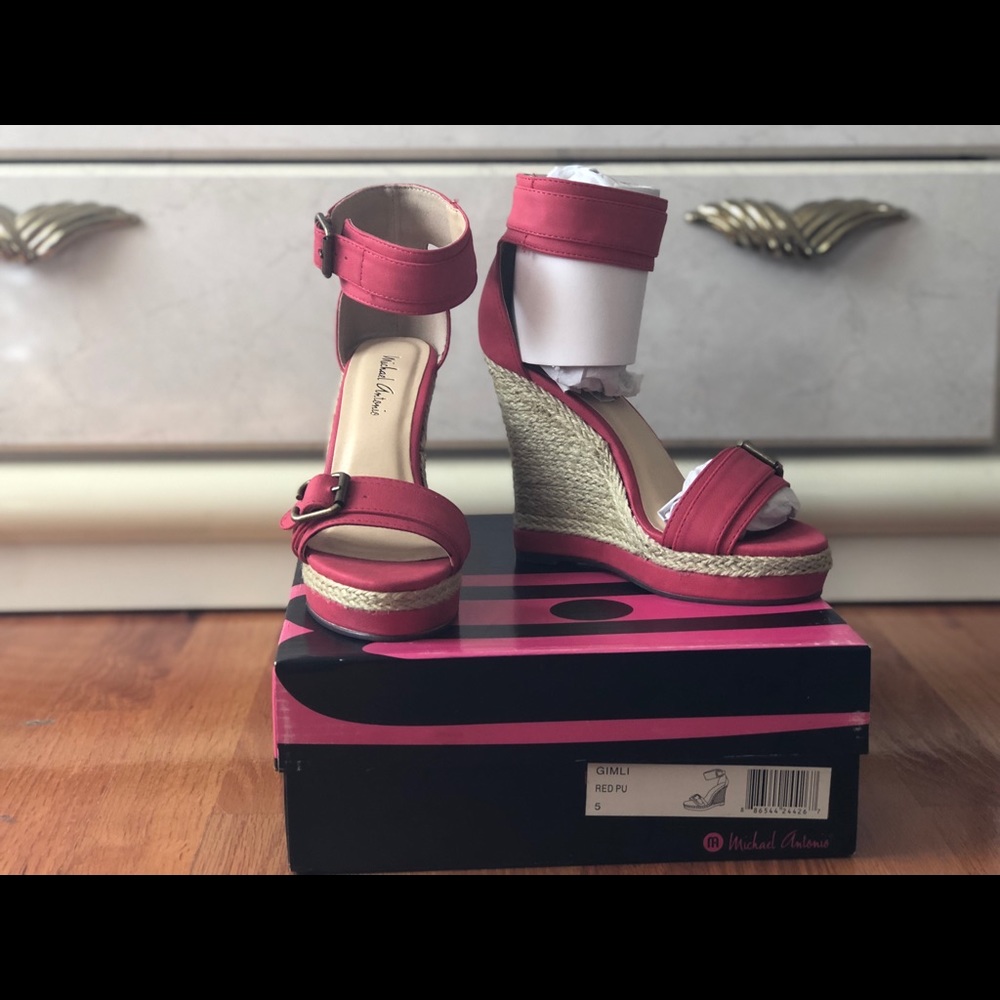 NWT Michael Antonio Red Platform Wedges Size 5